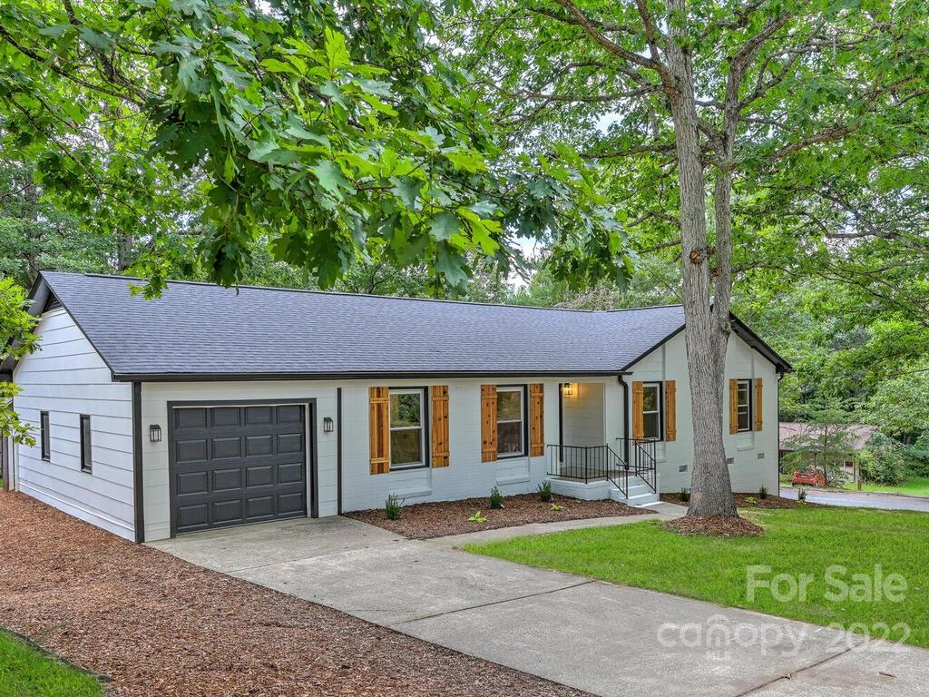 Property image 1 at 61 Knoll Ridge, Asheville, NC 28804