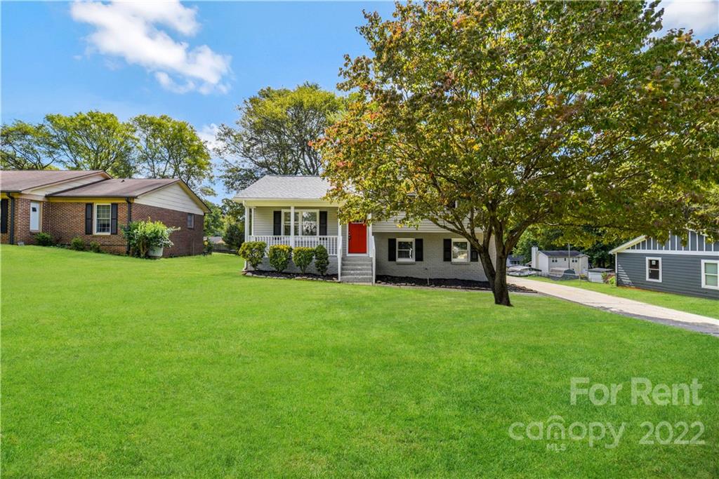 Property image 1 at 5625 Beaconsfield Road, Charlotte, NC 28214