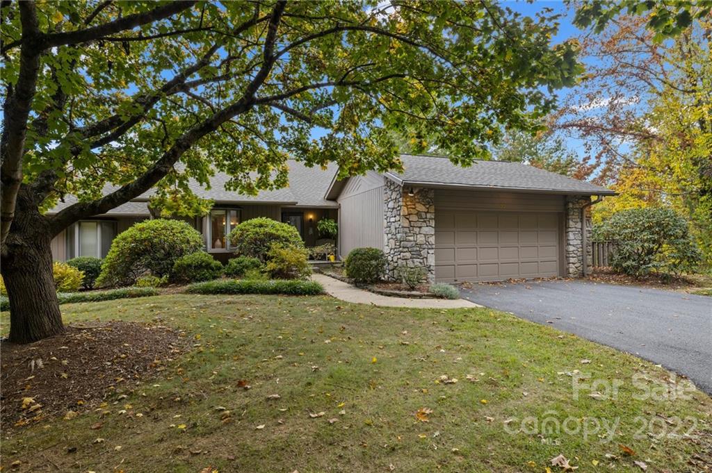 Property image 1 at 32 Ridgeview Drive, Asheville, NC 28804