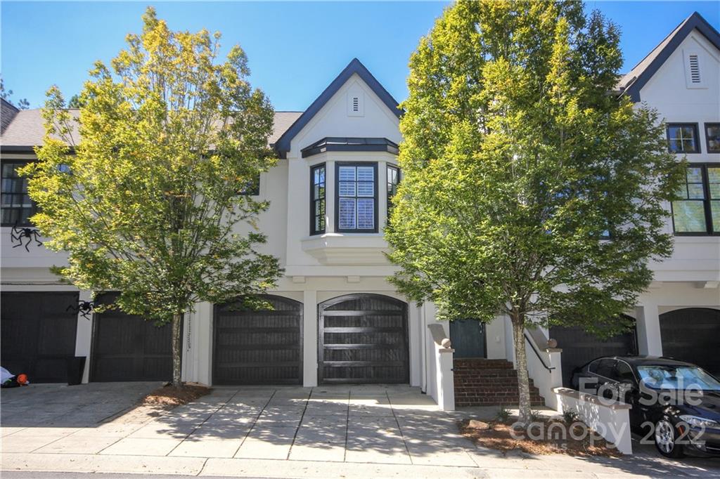 Property image 1 at 220 Wendover Heights Circle, Charlotte, NC 28211
