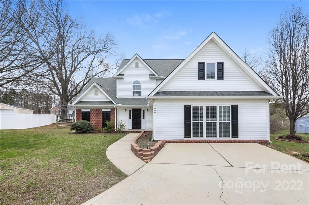 Property image 1 at 7009 Gatwick Lane, Matthews, NC 28104