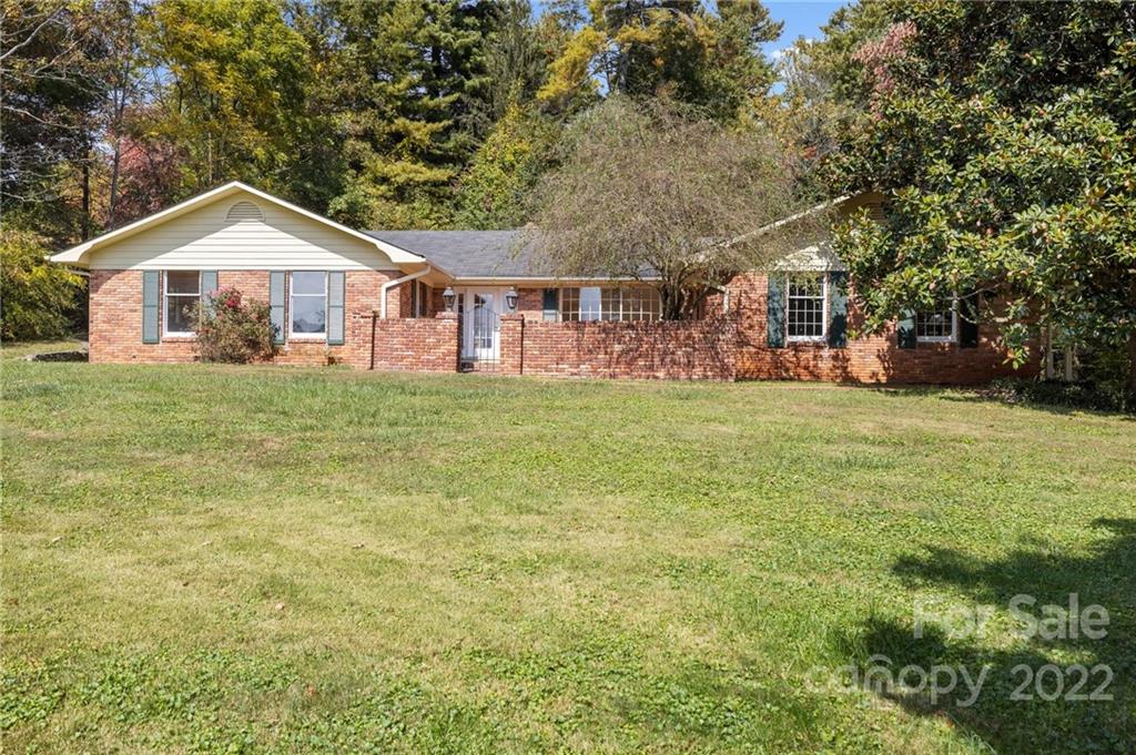 Property image 1 at 107 Newport Road, Hendersonville, NC 28739