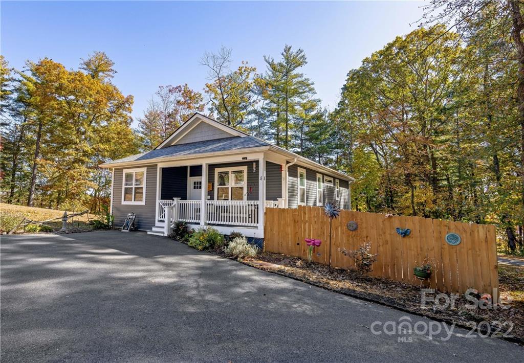 Property image 1 at 4 Summit Circle, Hendersonville, NC 28739