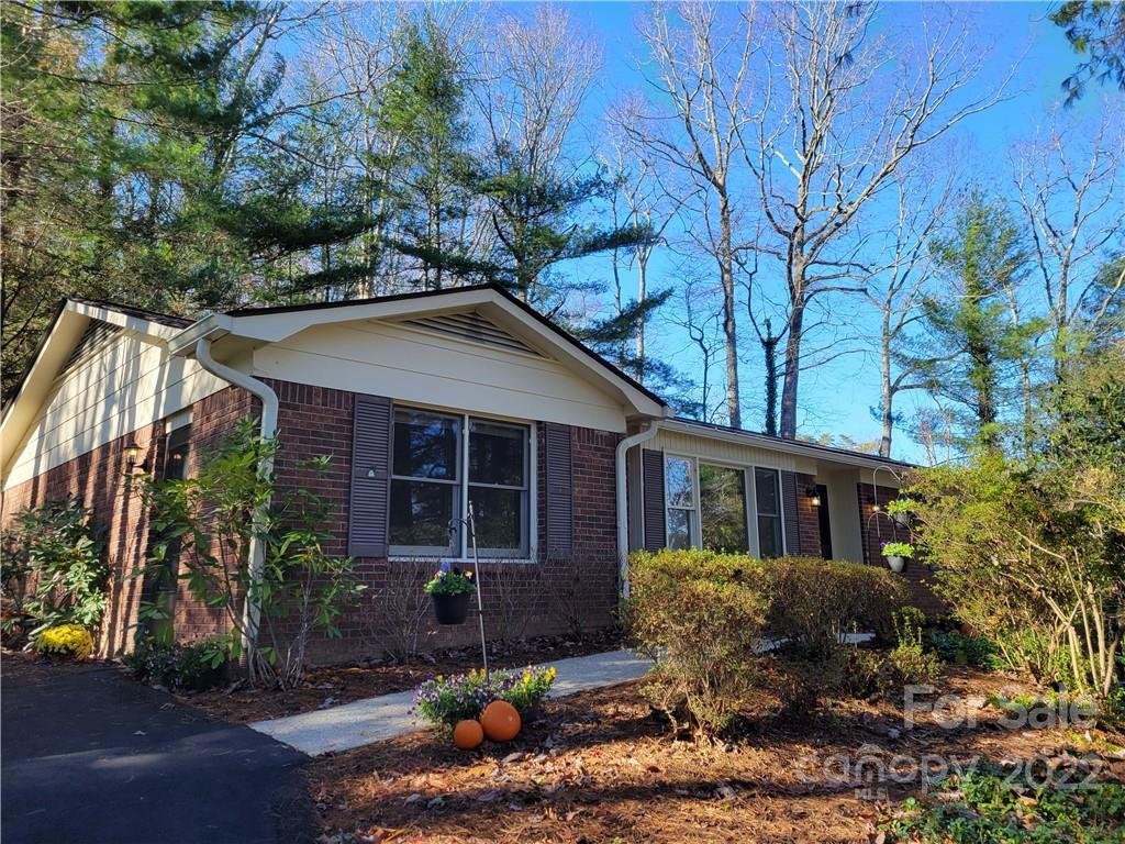 Property image 1 at 125 Long John Drive, Hendersonville, NC 28791