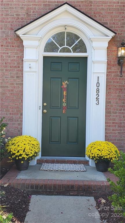 Property image 1 at 10823 Garden Oaks Lane, Charlotte, NC 28273