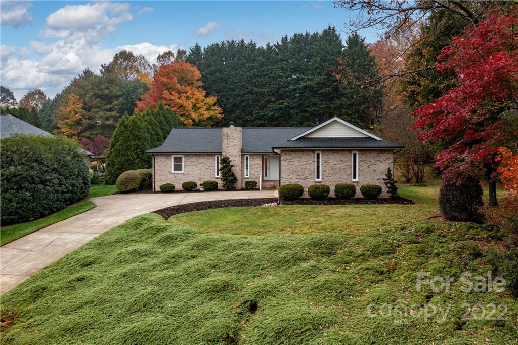 Property image 1 at 1734 Se 7th Street Lane, Hickory, NC 28602