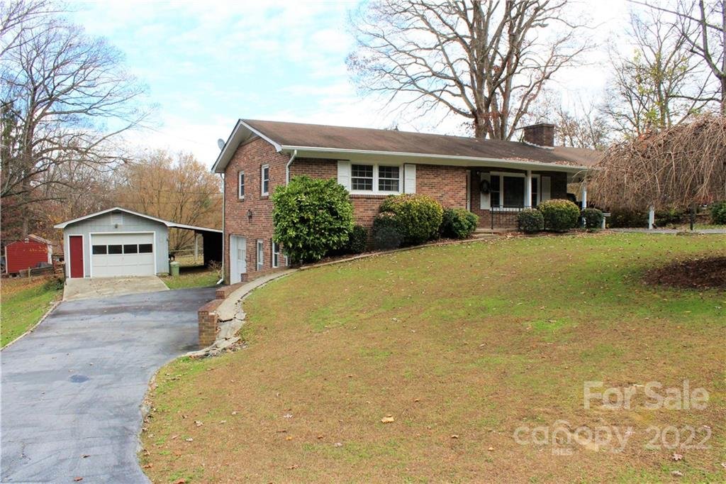 Property image 1 at 520 Halsbury Avenue, Hendersonville, NC 28791