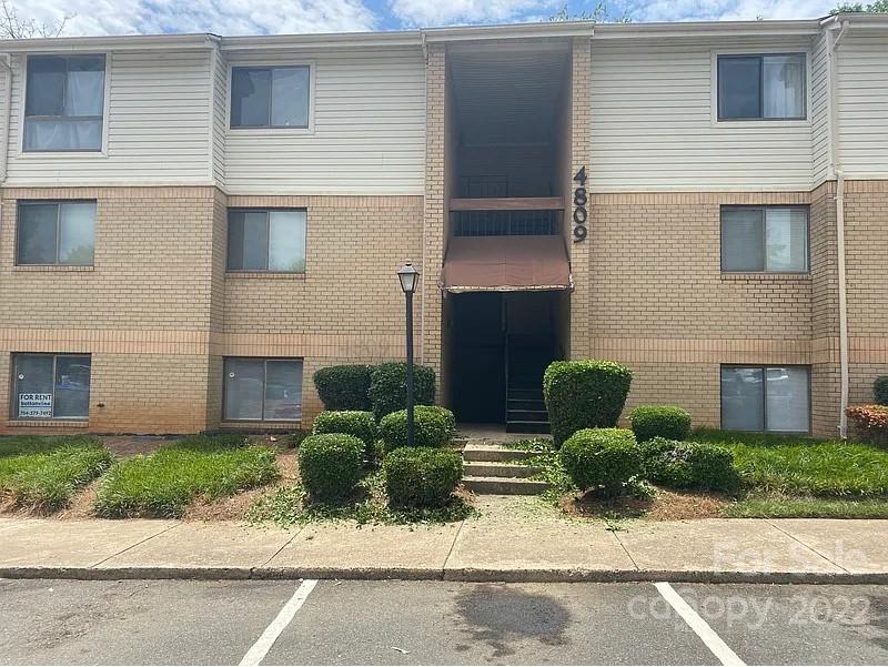 Property image 1 at 4809 Spring Lake Drive, Charlotte, NC 28212