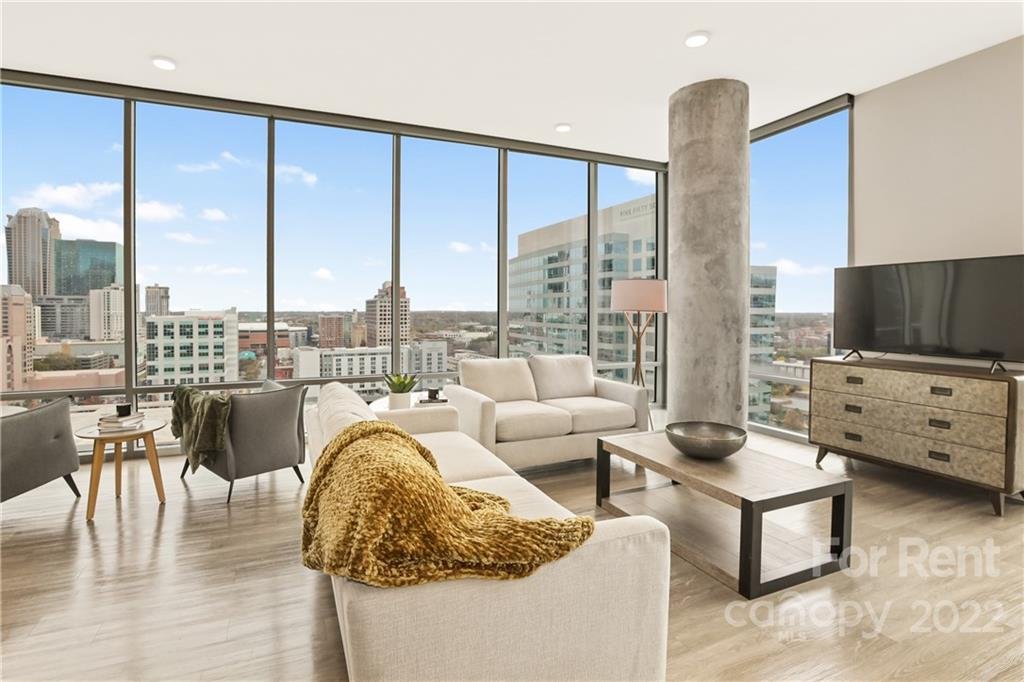 Property image 1 at 400 E Brooklyn Avenue, Charlotte, NC 28202