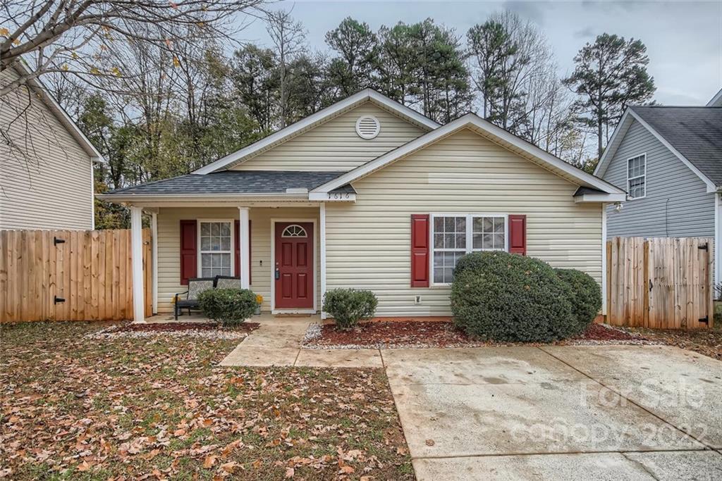 Property image 1 at 1616 Crandon Drive, Charlotte, NC 28216