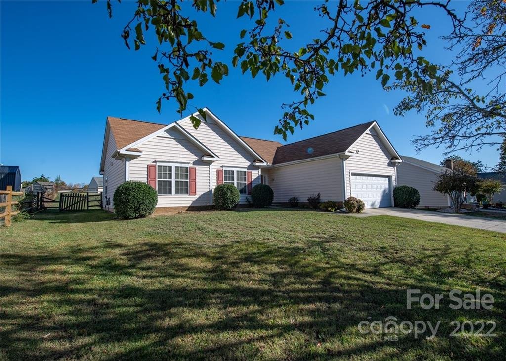 Property image 1 at 11530 Kempsford Drive, Charlotte, NC 28262