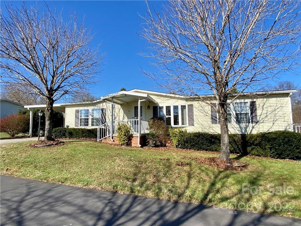 Property image 1 at 5 N Charles Lane, Hendersonville, NC 28792