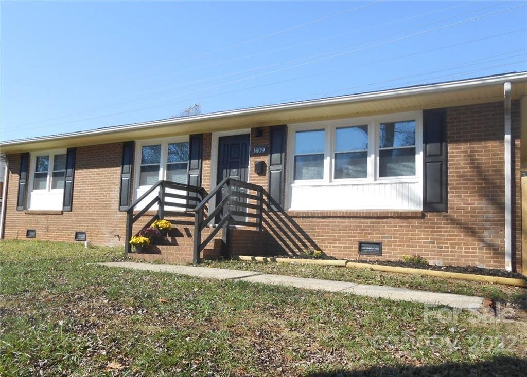 Property image 1 at 1409 Pondella Drive, Charlotte, NC 28213