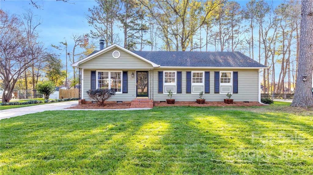 Property image 1 at 307 Vinecrest Drive, Matthews, NC 28105