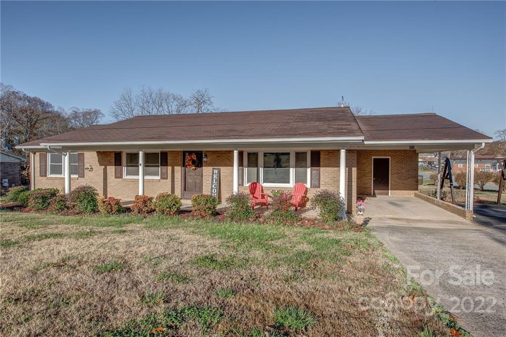 Property image 1 at 421 Ashebrook Park Road, Dallas, NC 28034