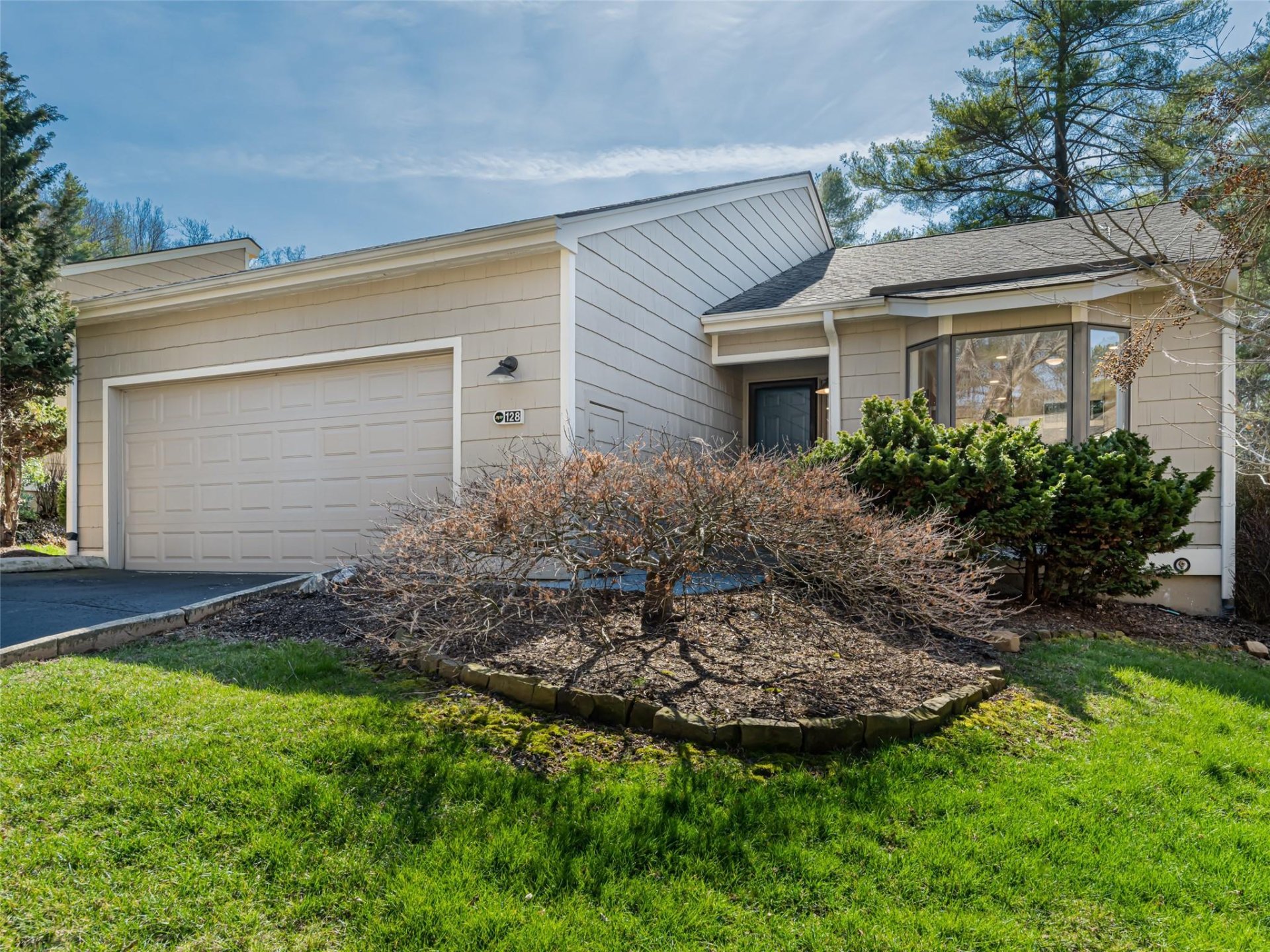 Property image 1 at 128 Beaver Ridge Road, Asheville, NC 28804