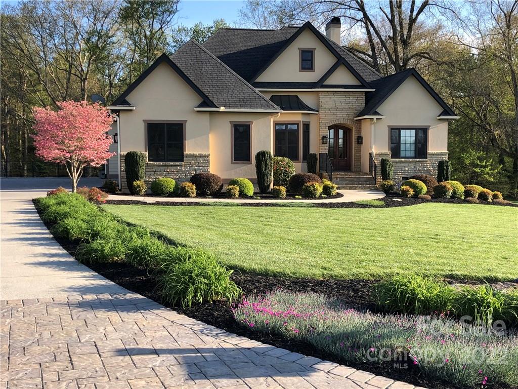 Property image 1 at 317 Ridgeview Hill Drive, Hendersonville, NC 28791