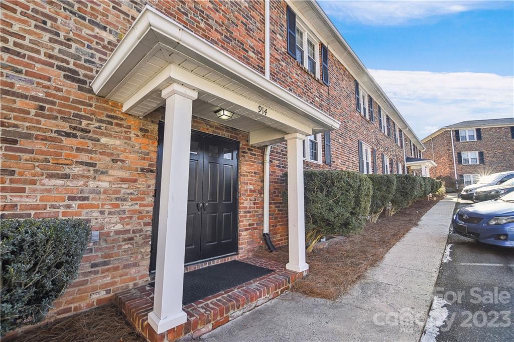 Property image 1 at 914 Mcalway Road, Charlotte, NC 28211