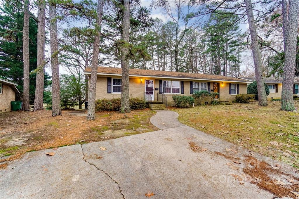 5010 Lakecrest Drive