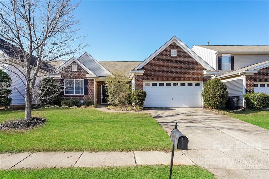 Property image 1 at 7335 Lamplighter Close Drive, Matthews, NC 28105