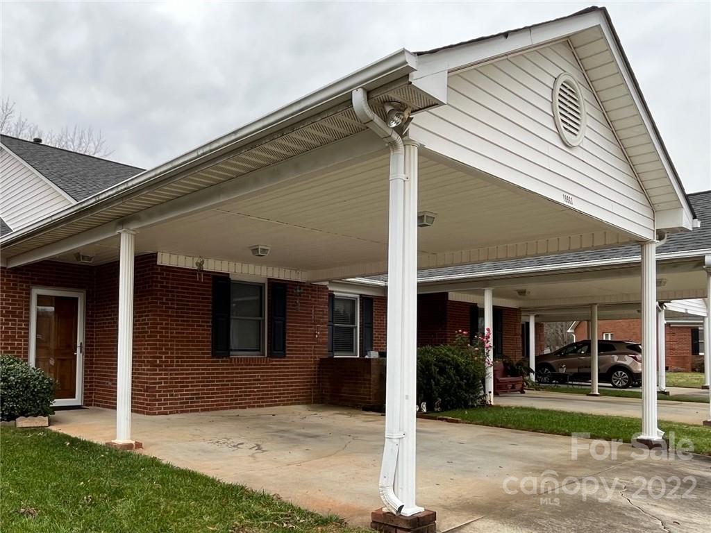 19963 Oak Leaf Circle