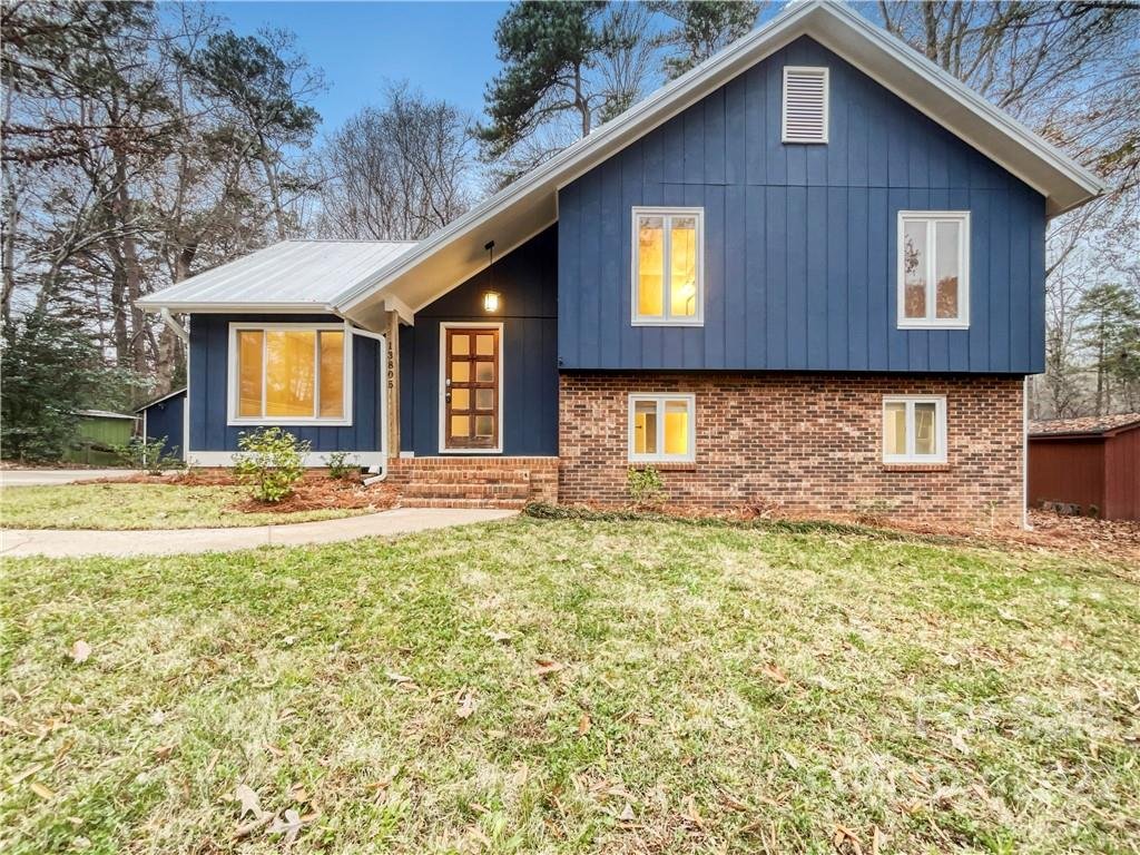 Property image 1 at 13805 Idle Drive, Matthews, NC 28105