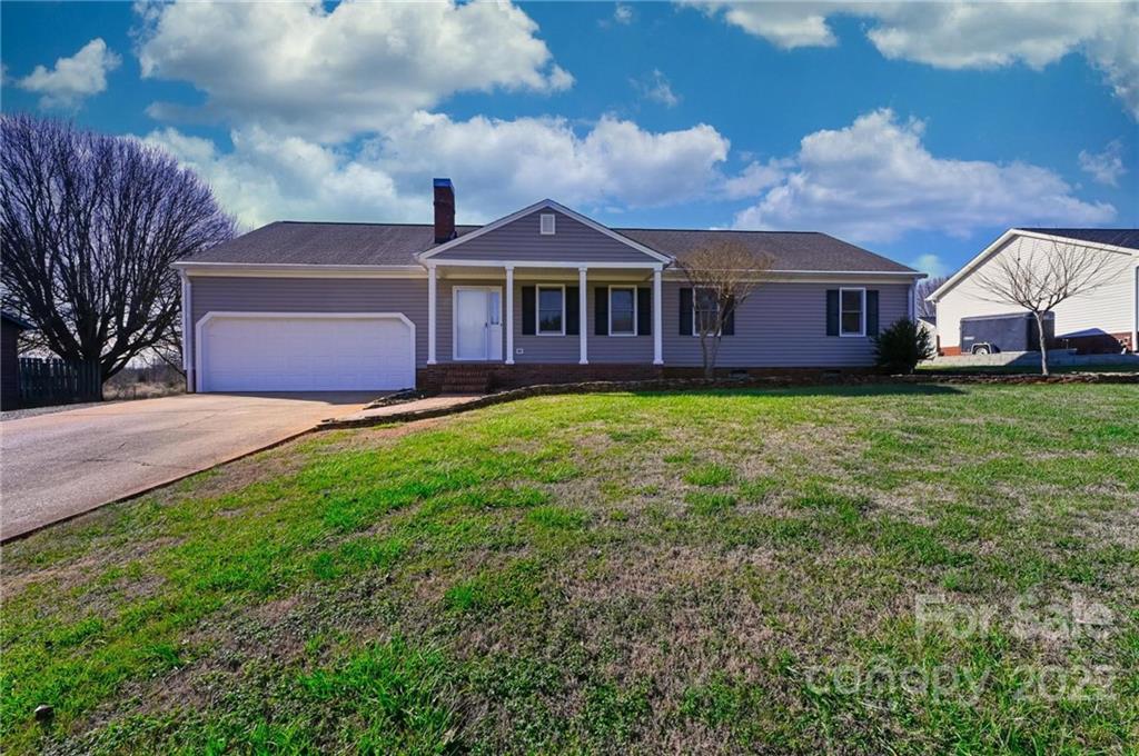 Property image 1 at 1607 Magnum Road, Hickory, NC 28602