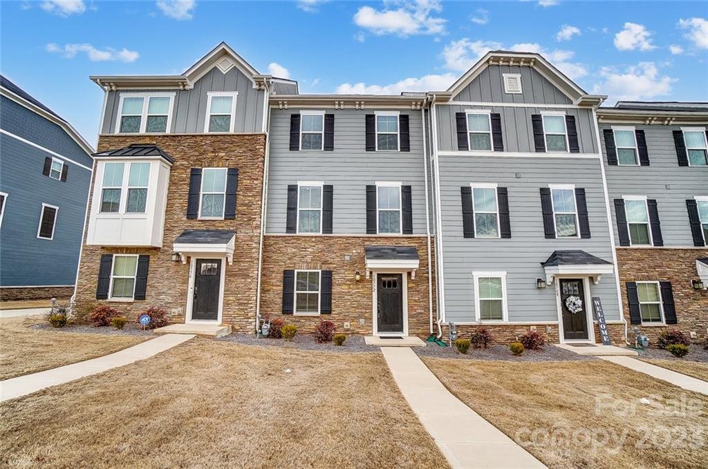 Property image 1 at 10772 Overlook Mountain Drive, Charlotte, NC 28216