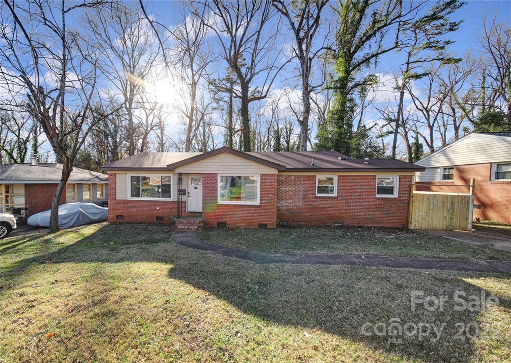 Property image 1 at 1501 Chelveston Drive, Charlotte, NC 28208