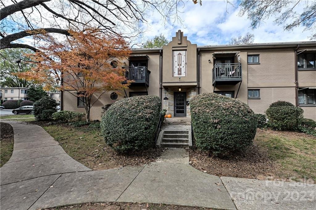 Property image 1 at 211 N Dotger Avenue, Charlotte, NC 28207