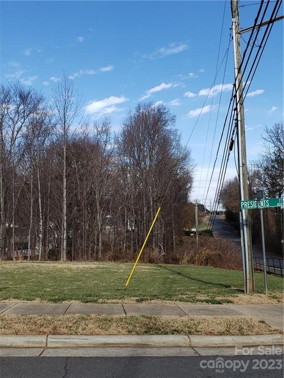 Property image 1 at 402 Presidents Court, Charlotte, NC 28217