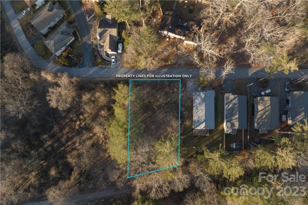 Property image 1 at 514 Toms Hill Drive, Hendersonville, NC 28739