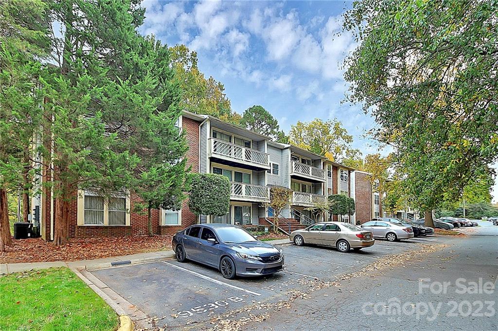 Property image 1 at 9530 Shannon Green Drive, Charlotte, NC 28213