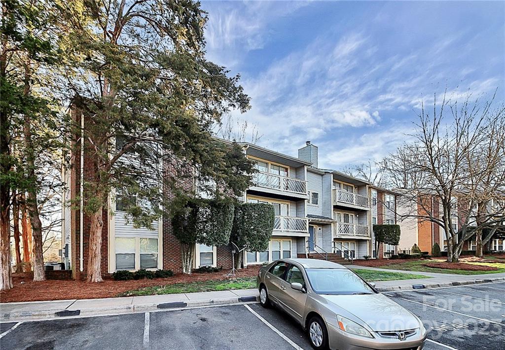 Property image 1 at 9541 Shannon Green Drive, Charlotte, NC 28213