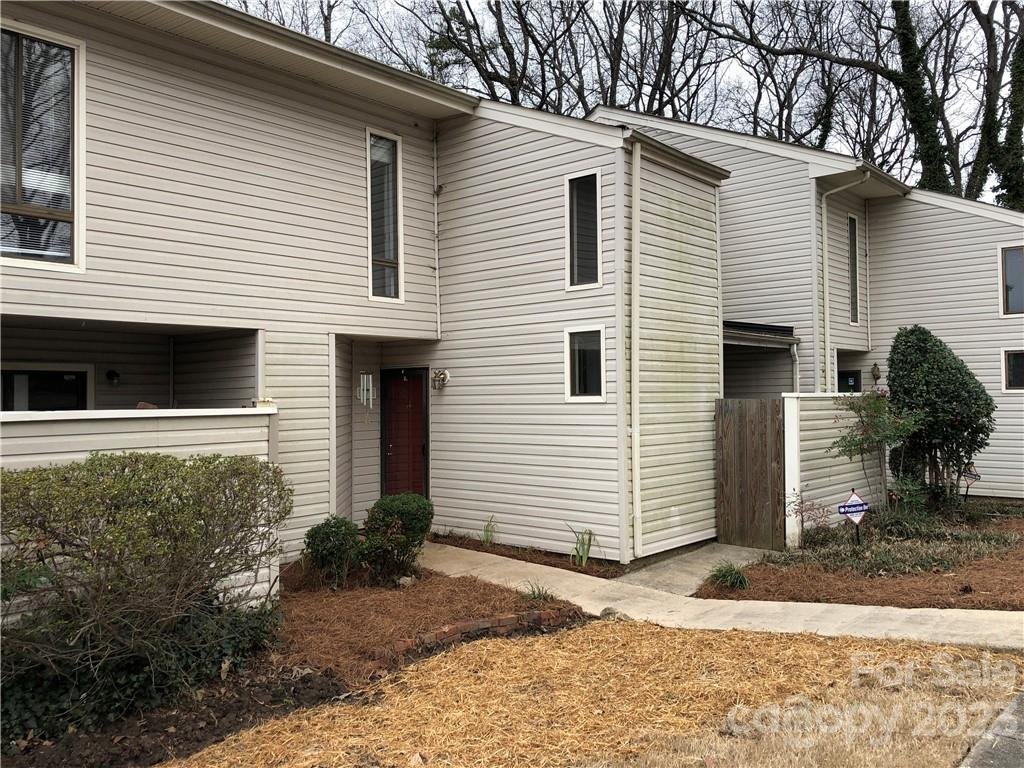 Property image 1 at 7826 Hummingbird Lane, Charlotte, NC 28212