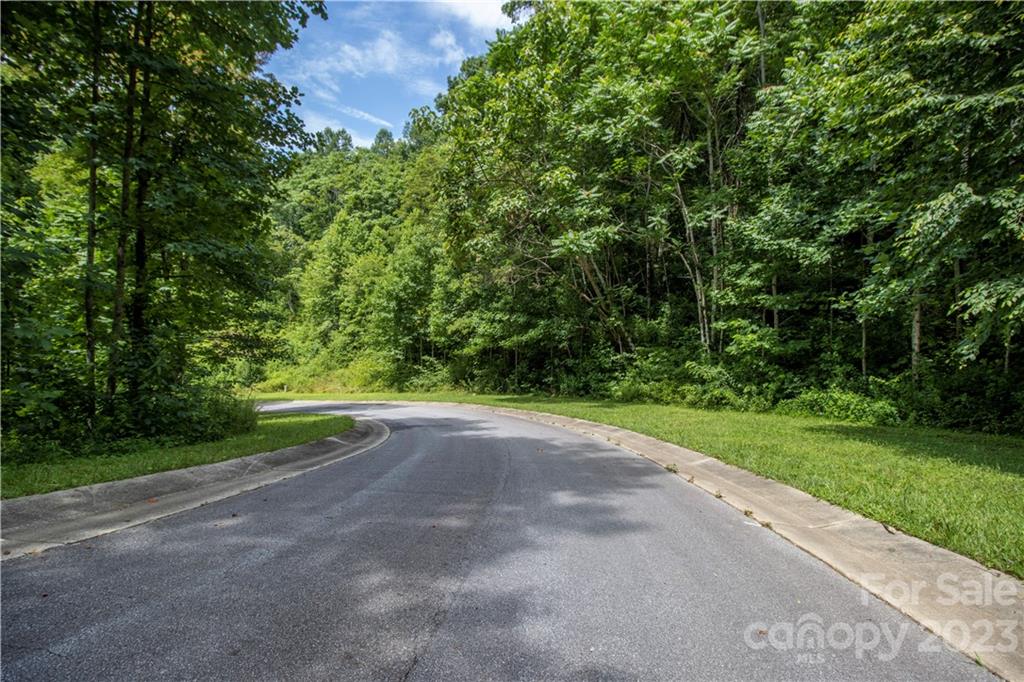 Property image 1 at 143 E Splitrail Drive, Hendersonville, NC 28792