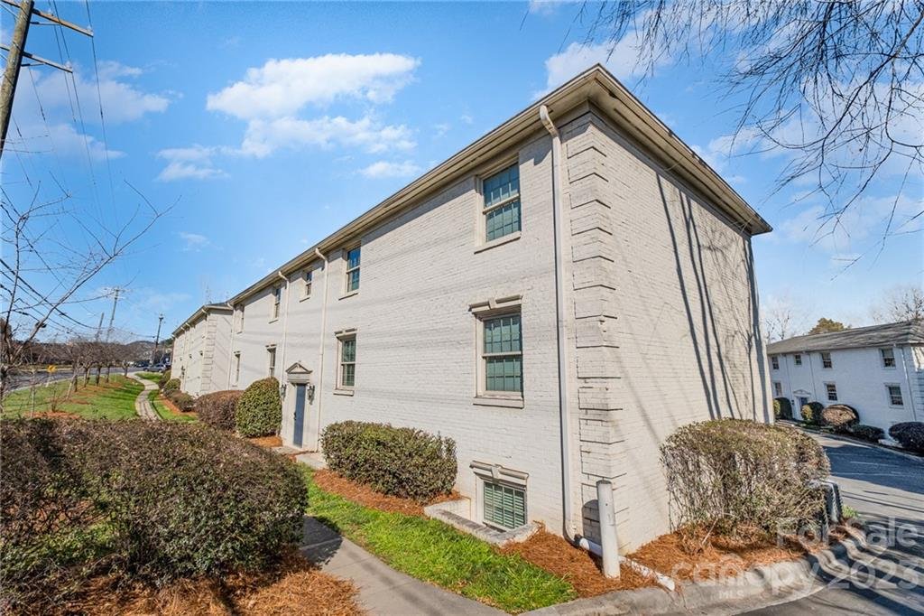 Property image 1 at 4915 Park Road, Charlotte, NC 28209