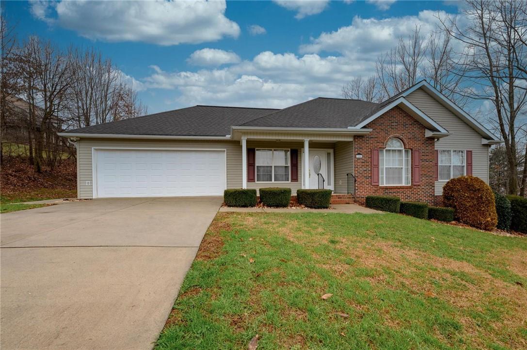 Property image 1 at 3806 Pineknoll Drive, Hickory, NC 28602