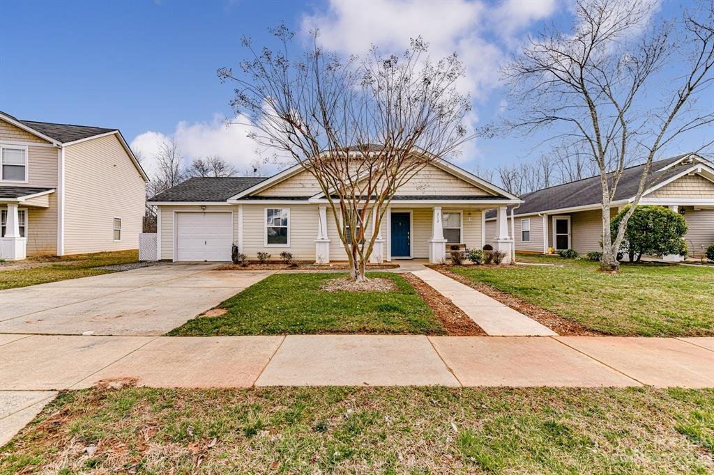 Property image 1 at 212 English Hills Drive, Mooresville, NC 28115