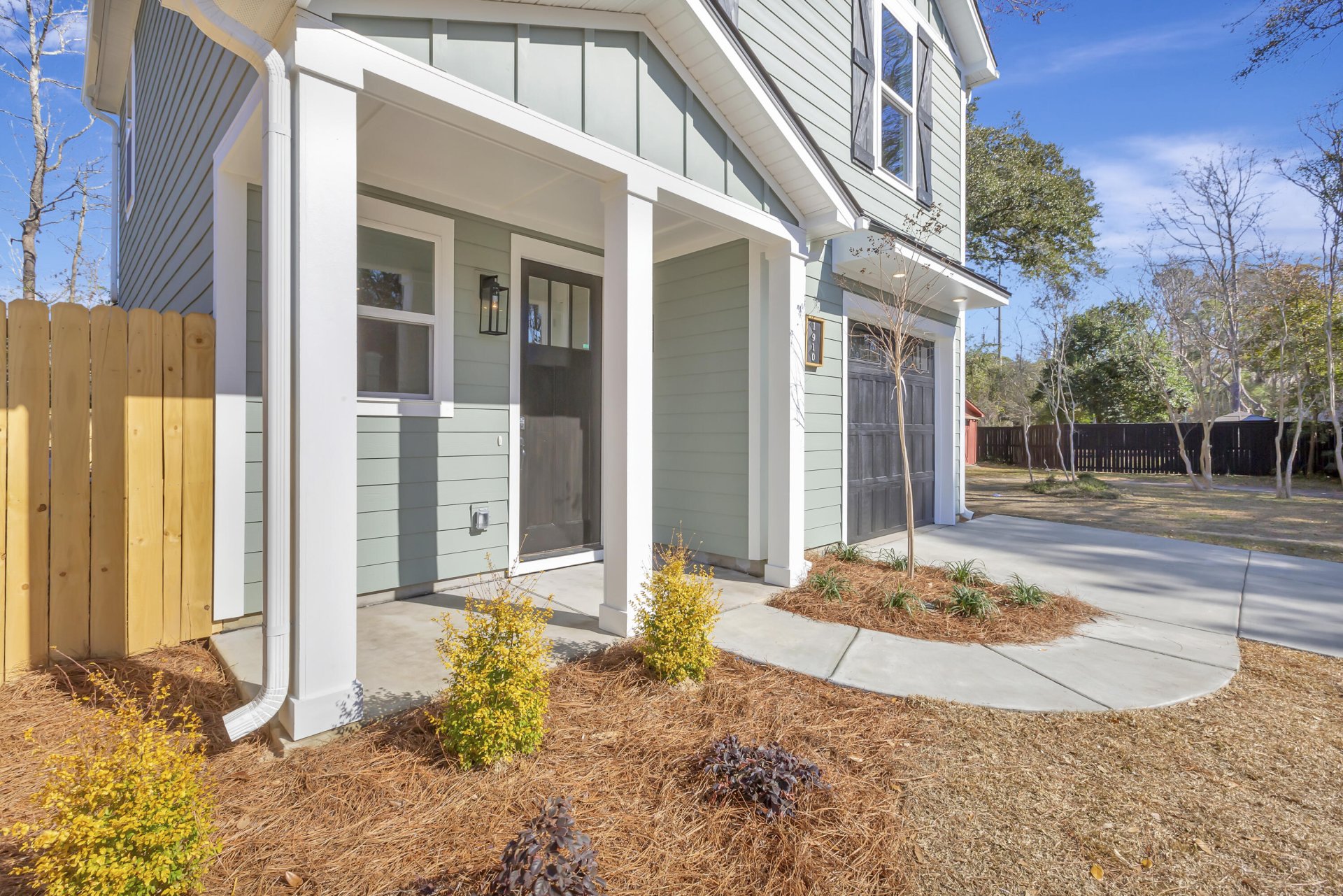 Air Harbor, Charleston community