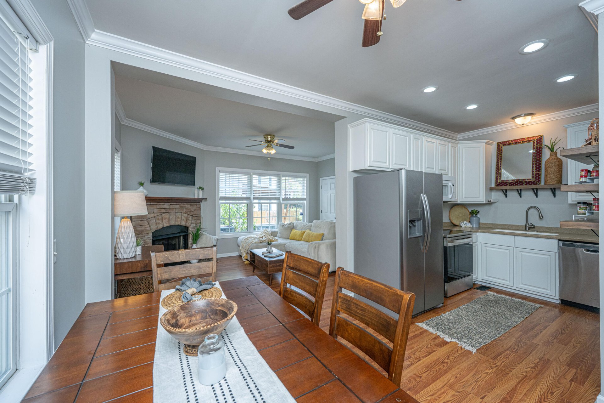 Mayflower Ct, Charleston community