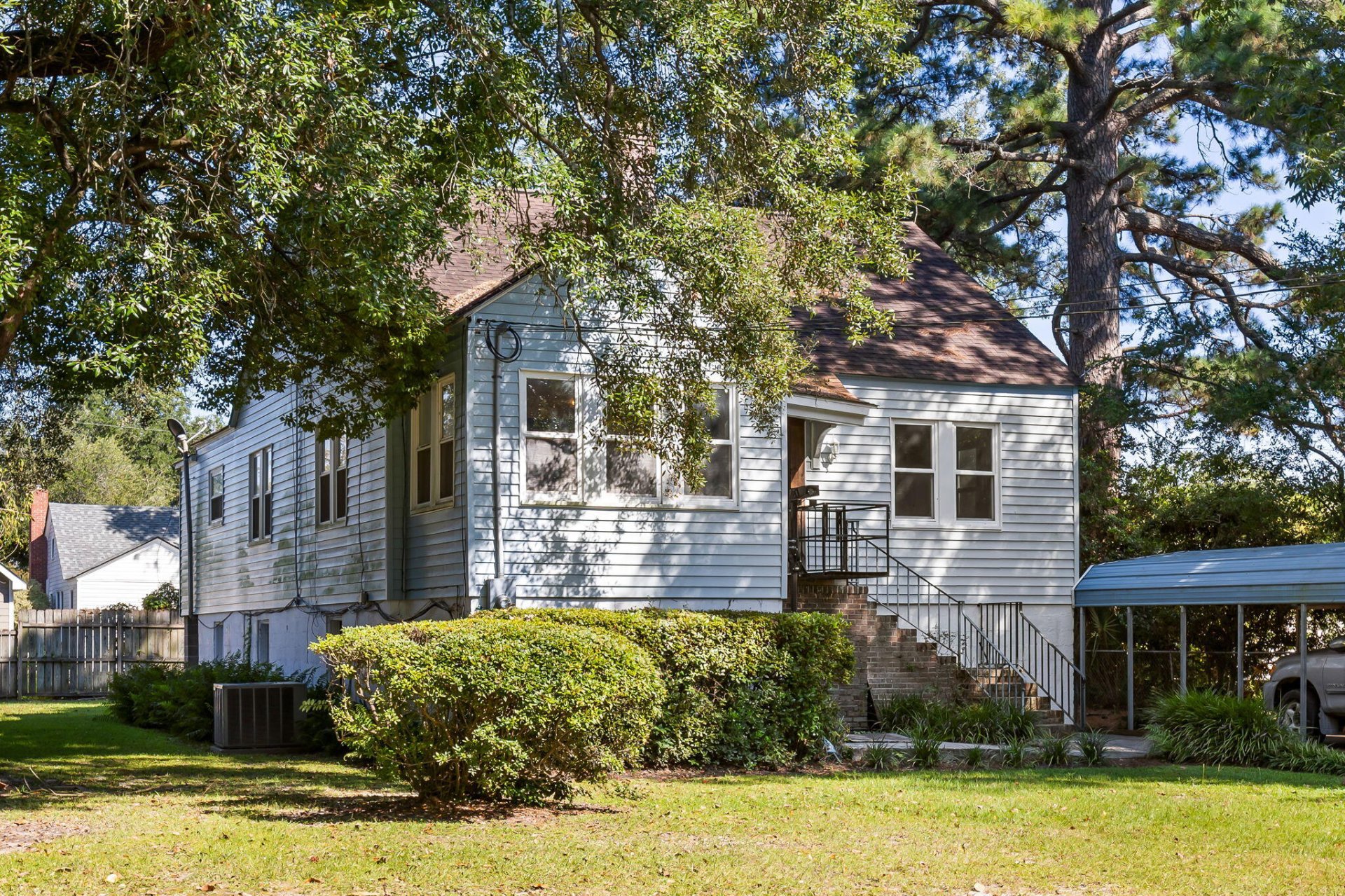 Property image 1 at 8 Riverside Drive, Charleston, SC 29403