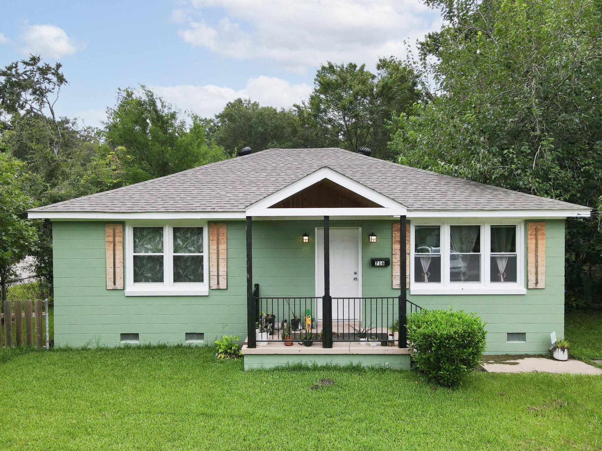 Property image 1 at 716 White Oak Drive, Charleston, SC 29407