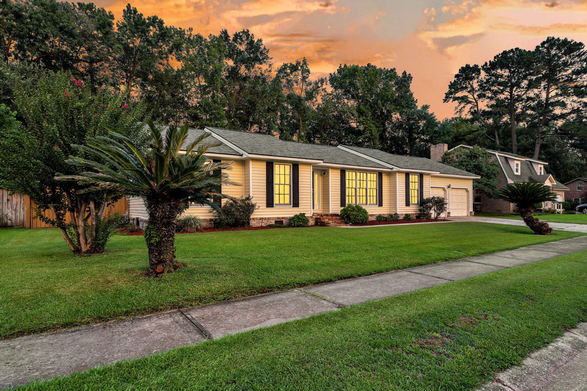 Forest Lakes, Charleston community