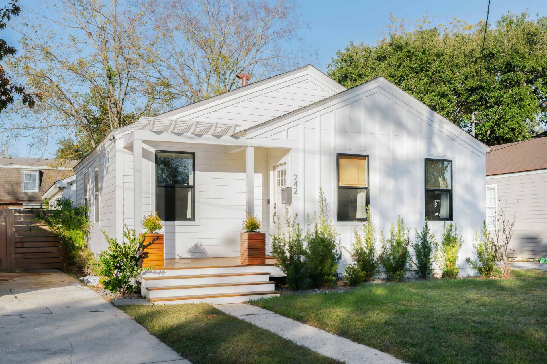 Property at 242 W Poplar Street, Charleston, SC 29403