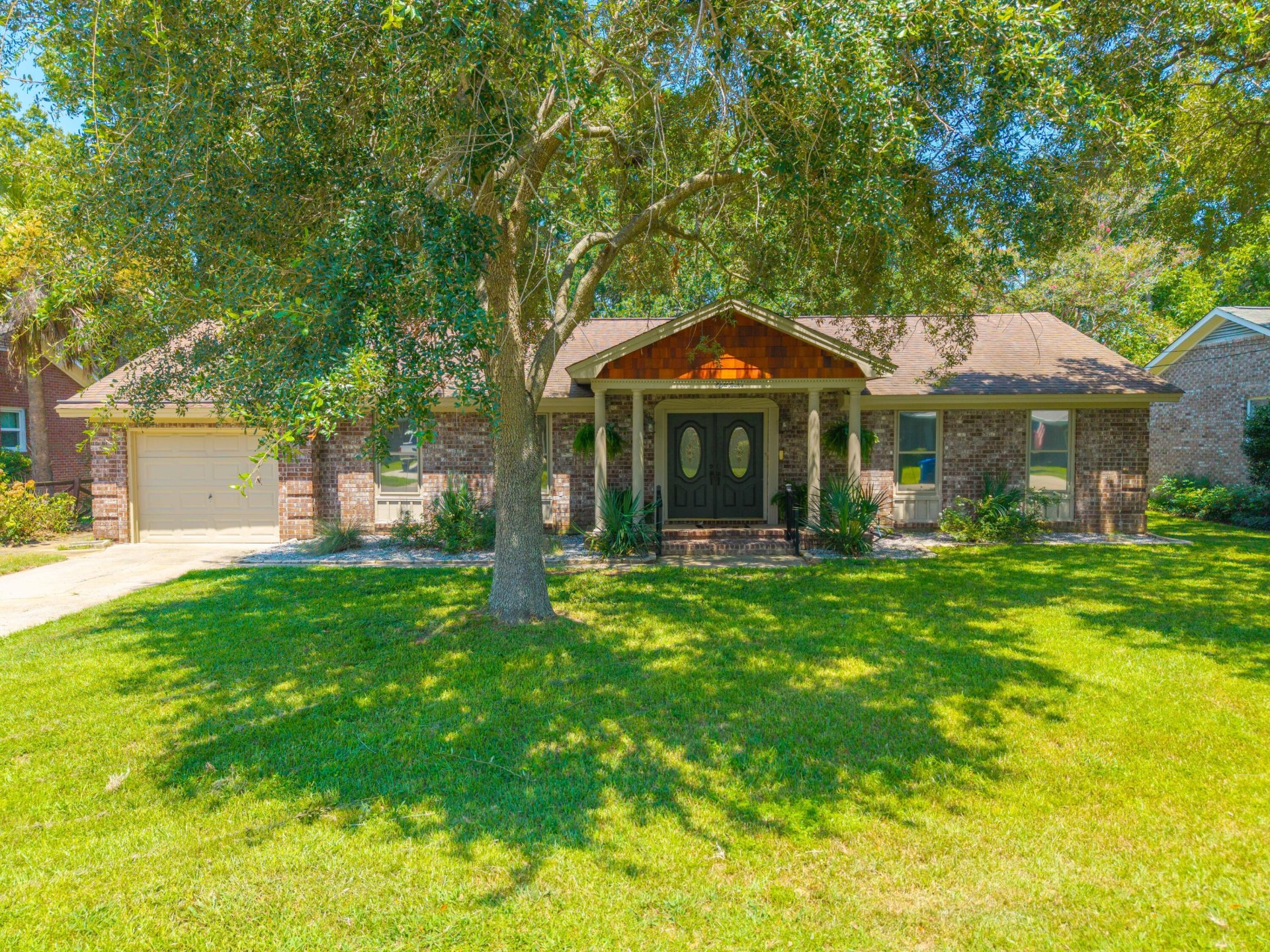 Property image 1 at 812 Farnham Road, Charleston, SC 29412