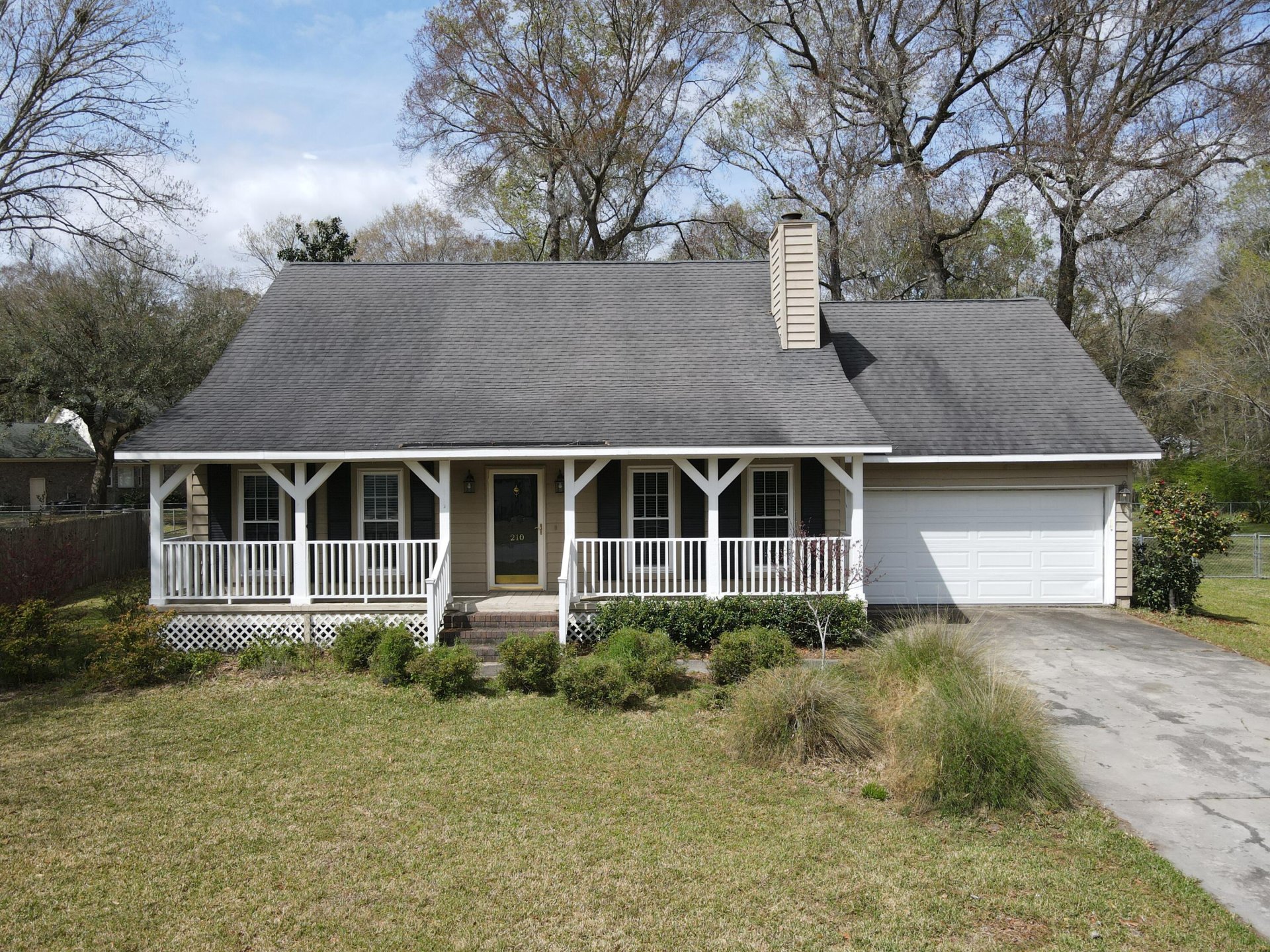 Property image 1 at 210 Travelers Rest Boulevard, Summerville, SC 29485