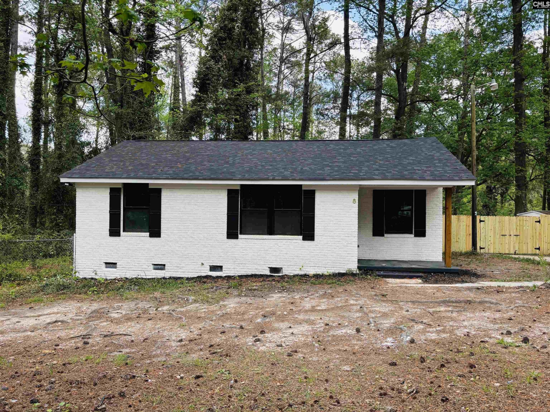 HOLLYWOOD HILLS, Columbia community