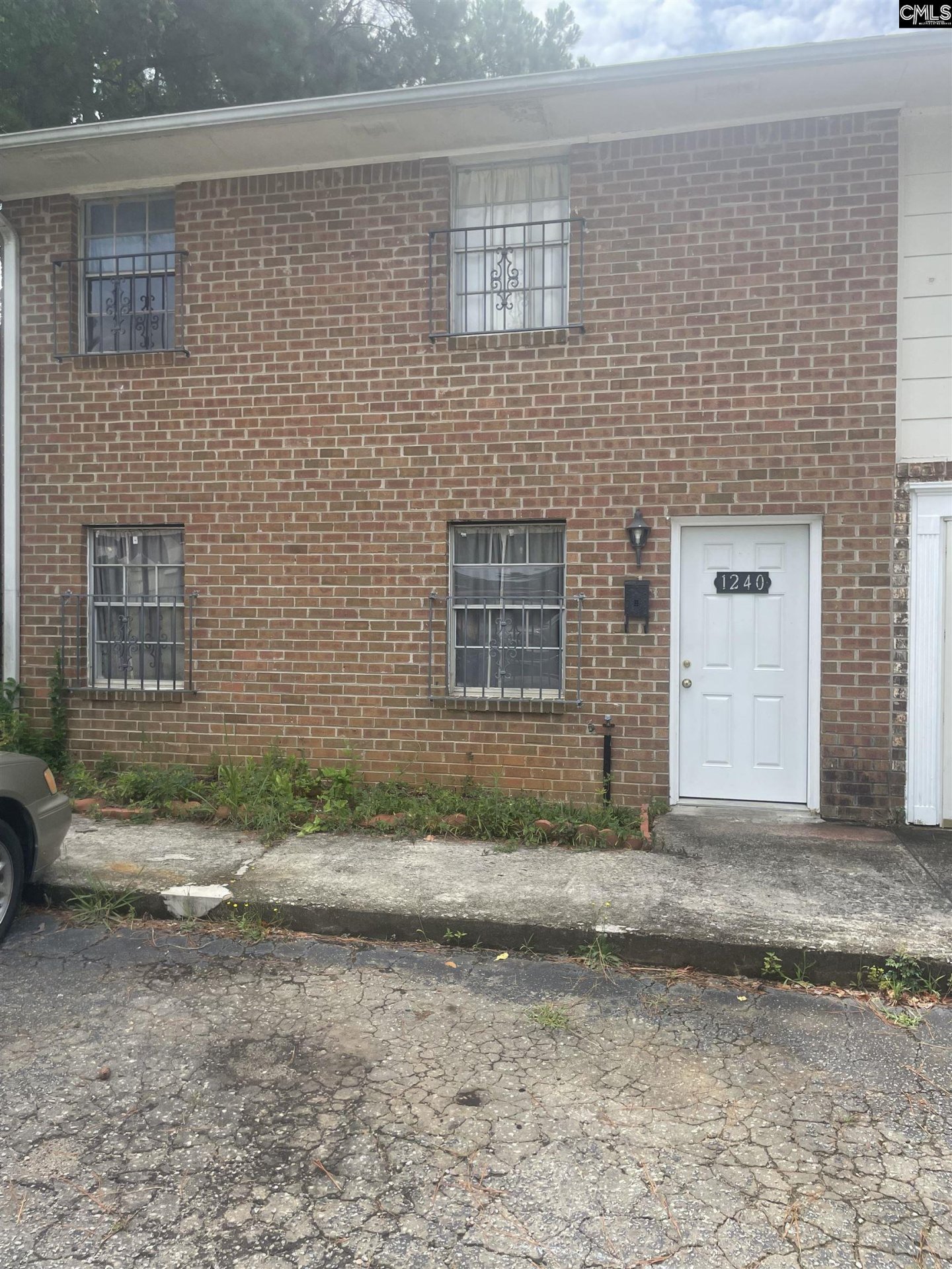 THE GROVES, Columbia community