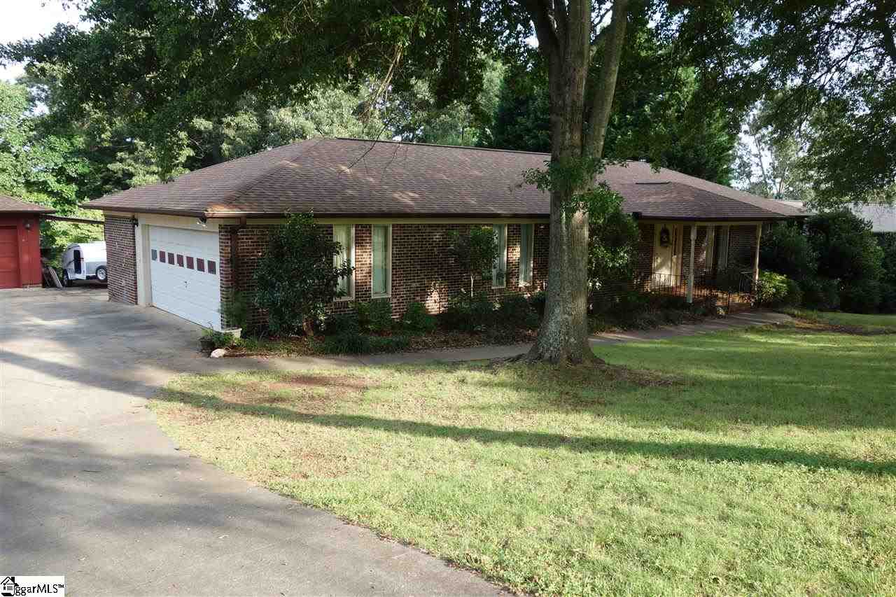 251 Ravenwood Circle